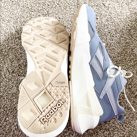 NEW REEBOK - Picture 2 of 5